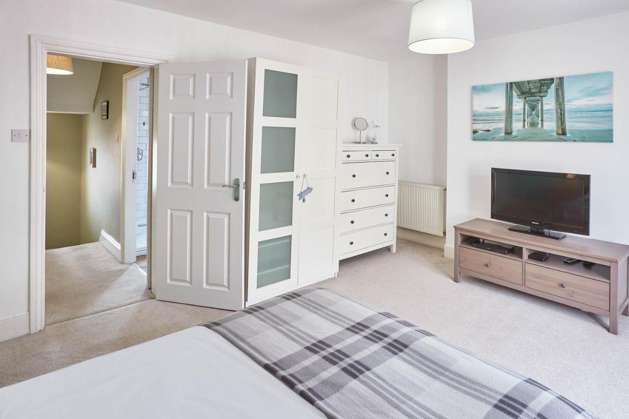 Host & - Elysium House Holiday home