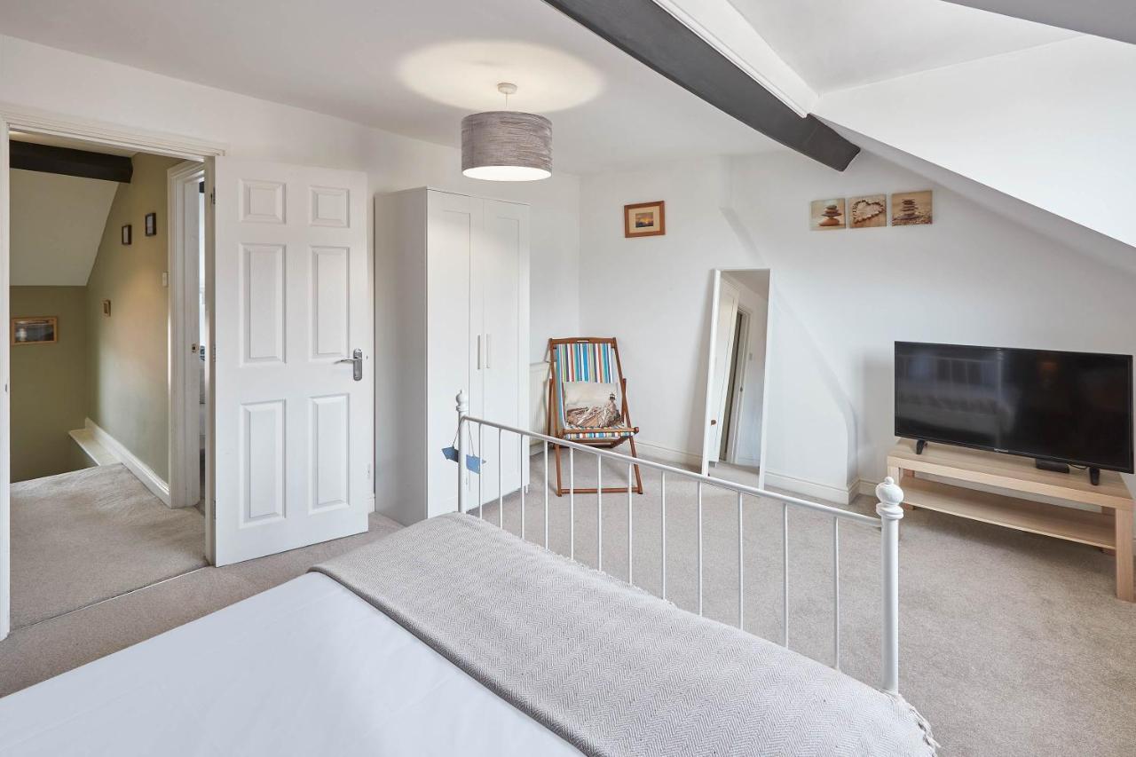 Host & - Elysium House Holiday home