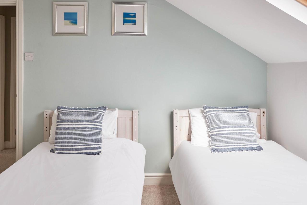 Host & - Elysium House Holiday home